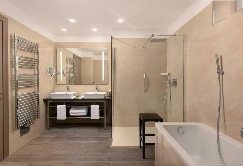 سوئیت با تخت بزرگ, Hilton Rijeka Costabella Beach Resort & Spa