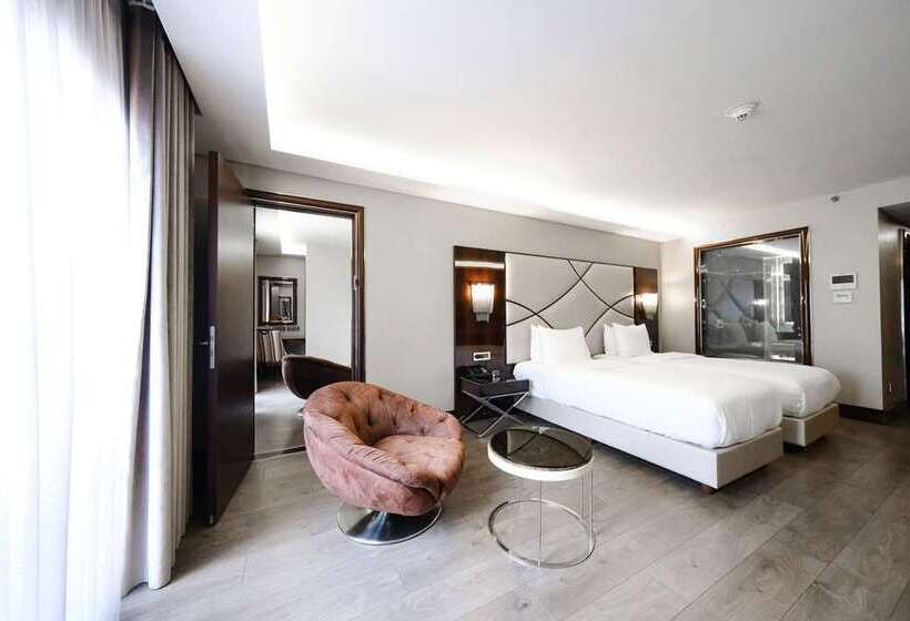 اتاق خانوادگی تودرتو, Hilton Rijeka Costabella Beach Resort & Spa