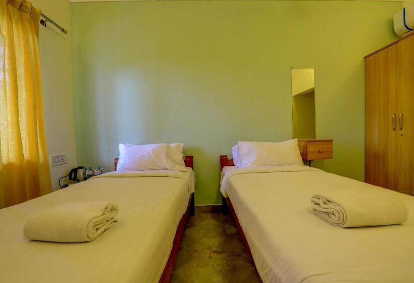 اتاق استاندارد, Ezzenza Royal Garden Brindavan Resort