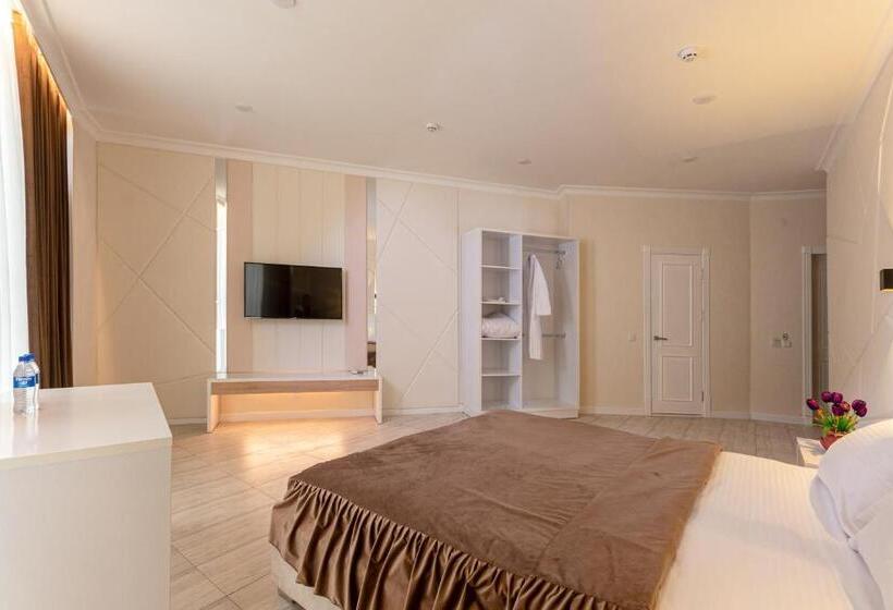 Quarto Deluxe, Tantana