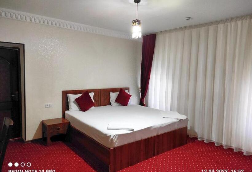 سوییت خانوادگی, Boutique Hotel Shakh