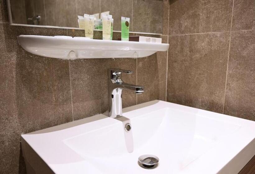 اتاق استاندارد, Sela Hotel
