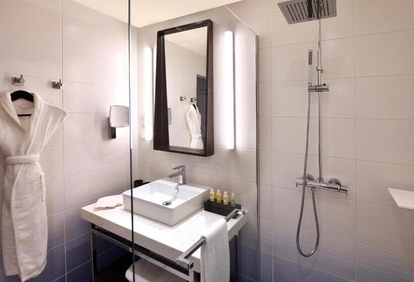 اتاق سوپریور با تخت بزرگ, Mövenpick Hotel Abidjan