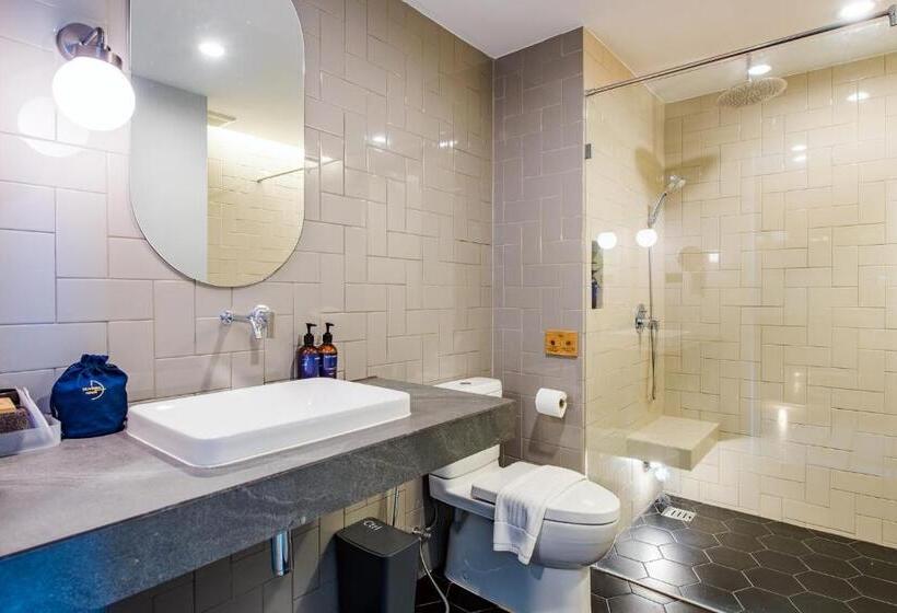 استودیوی لوکس, Seamira House Huahin   Sha