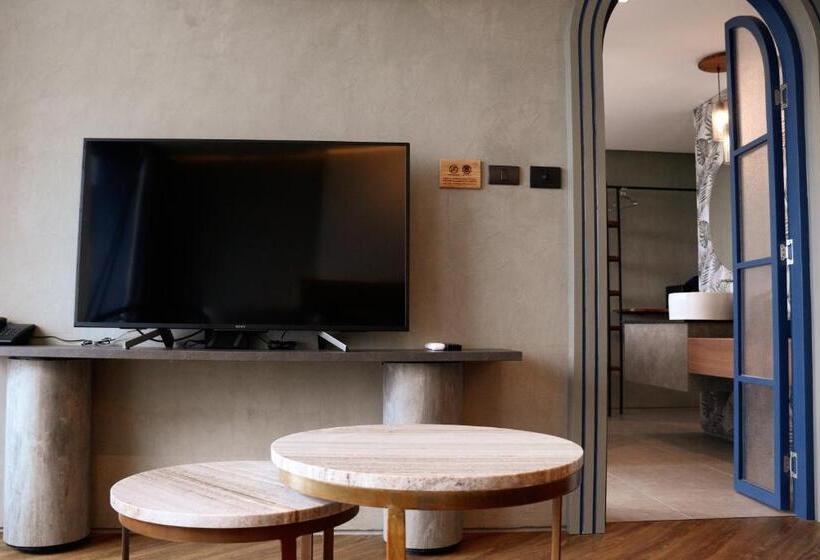 سوئیت پریمیوم, Seamira House Huahin   Sha