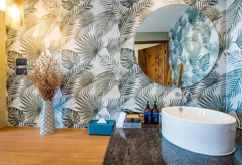 سوئیت پریمیوم, Seamira House Huahin   Sha