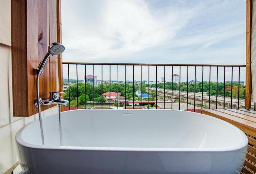 سوئیت پریمیوم, Seamira House Huahin   Sha