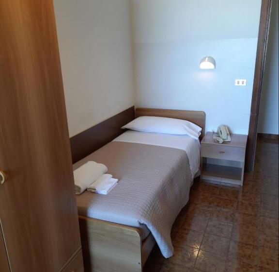 اتاق استاندارد یک نفره, Albergo Italia