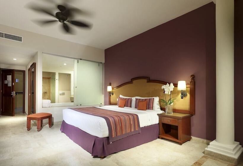 سوئیت جونیور خانوادگی, Family Selection at Grand Palladium Vallarta Resort & Spa - All Inclusive