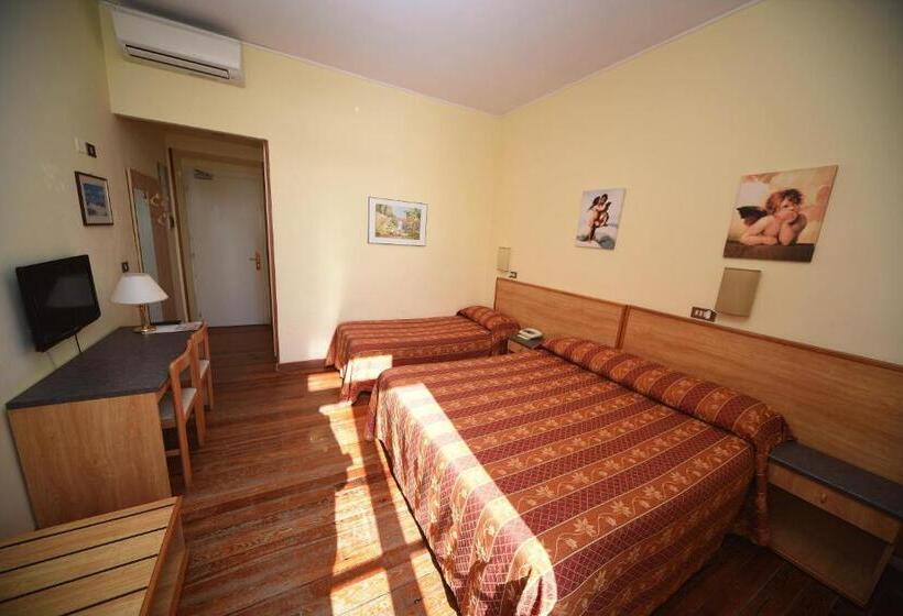Triple Room Sea View, Petit Royal