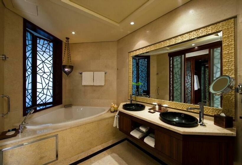 Номер Клуб, Raffles Dubai