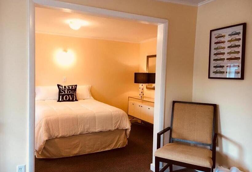 חדר דלוקס לארבעה, Green Acre Motel