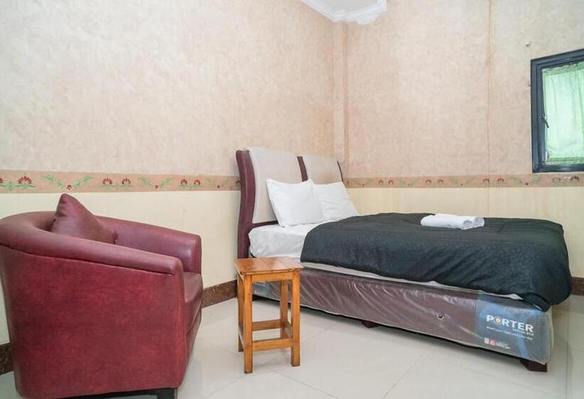 Номер Deluxe, Transit Nusa Indah Redpartner