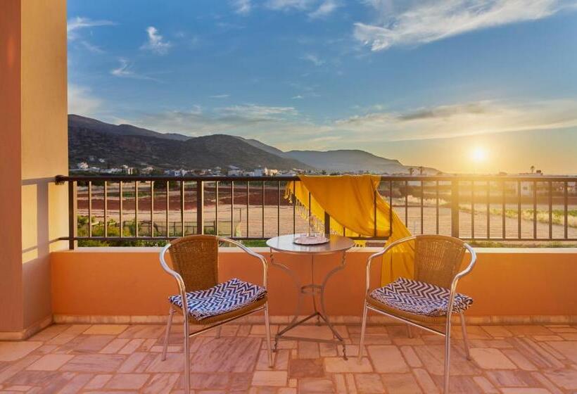 Люкс Deluxe Вид на Море, Golden Bay Hotel Apartments