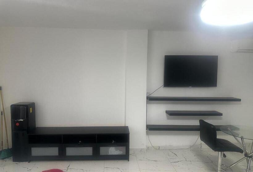 استودیو استاندارد با بالکن, Plaza Europa