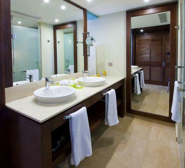 سوئیت پریمیوم با چشم‌انداز دریا, Barcelo Bavaro Palace All Inclusive