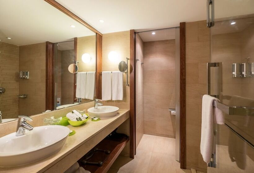 سوئیت پریمیوم با چشم‌انداز دریا, Barcelo Bavaro Palace All Inclusive