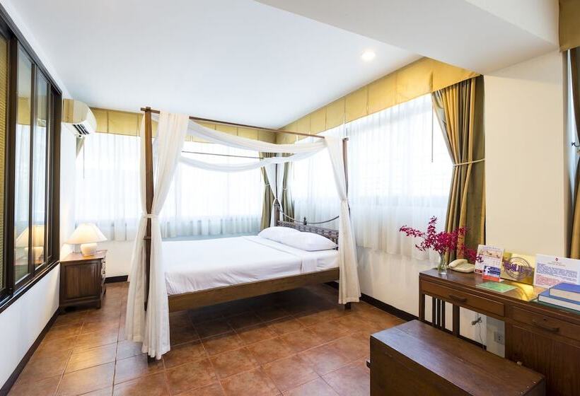 اتاق لوکس سه تخته, The Best Bangkok House