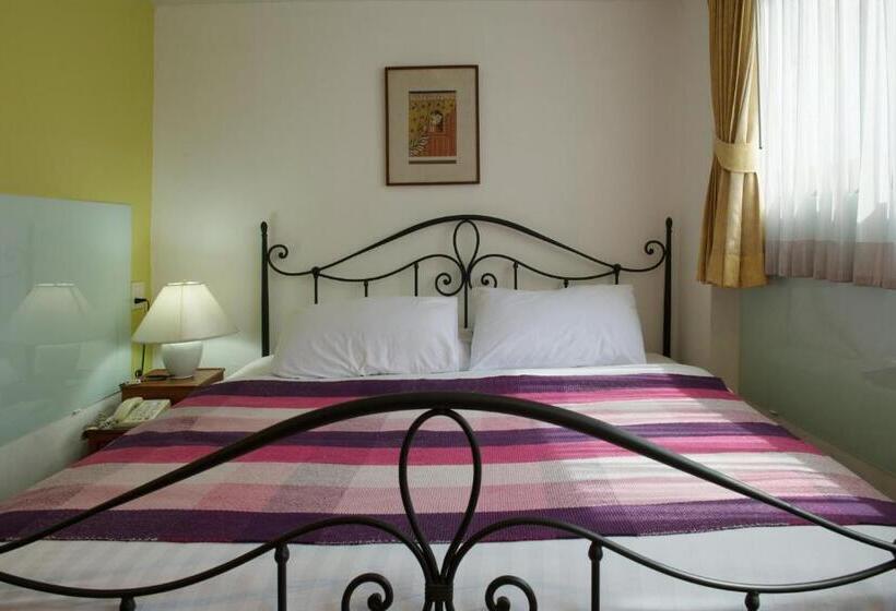 اتاق استاندارد, The Best Bangkok House