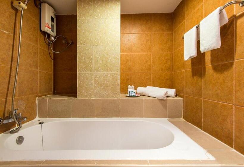 اتاق استاندارد, The Best Bangkok House