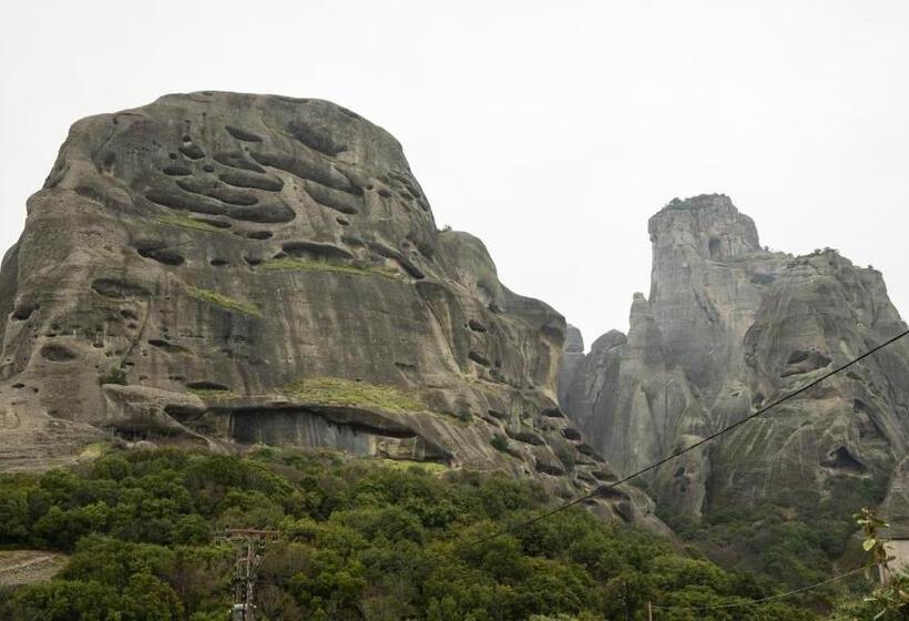 سوئیت جونیور با چشم‌انداز کوهستان, Dellas Boutique