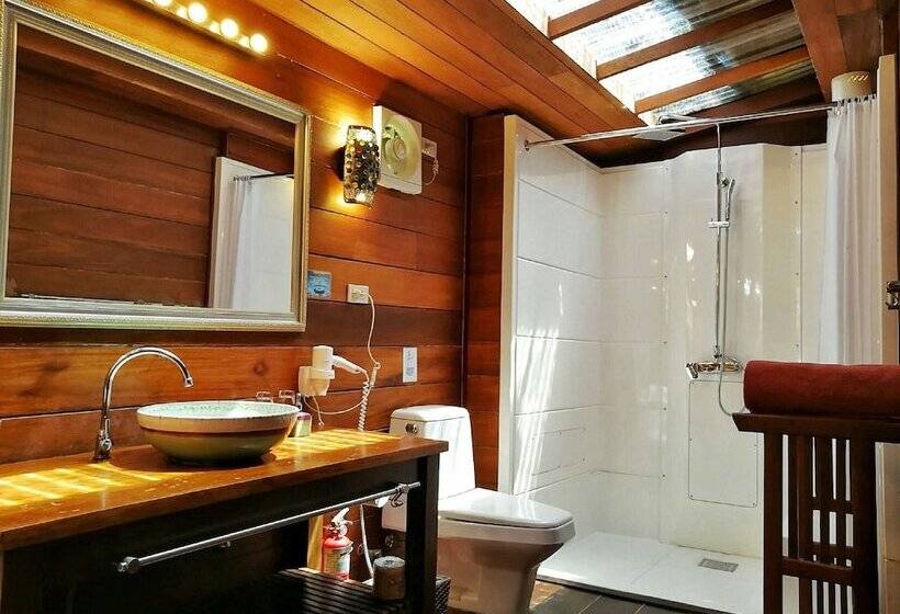 اتاق لوکس با چشم‌انداز دریا, Gajapuri Resort Koh Chang