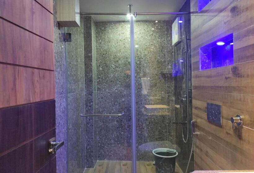 اتاق لوکس, Aavas Inn