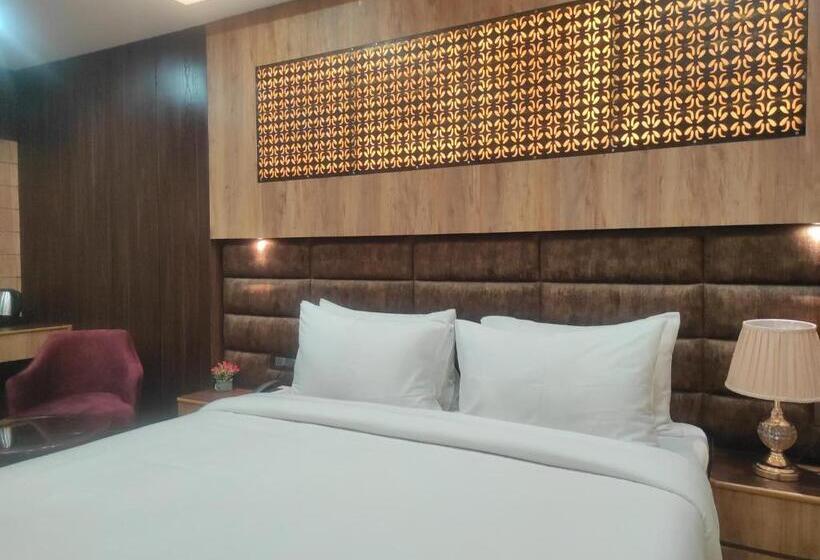 اتاق لوکس با تخت بزرگ, Aavas Inn