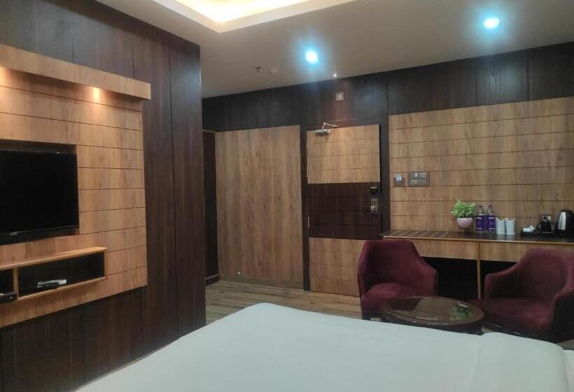 اتاق لوکس با تخت بزرگ, Aavas Inn