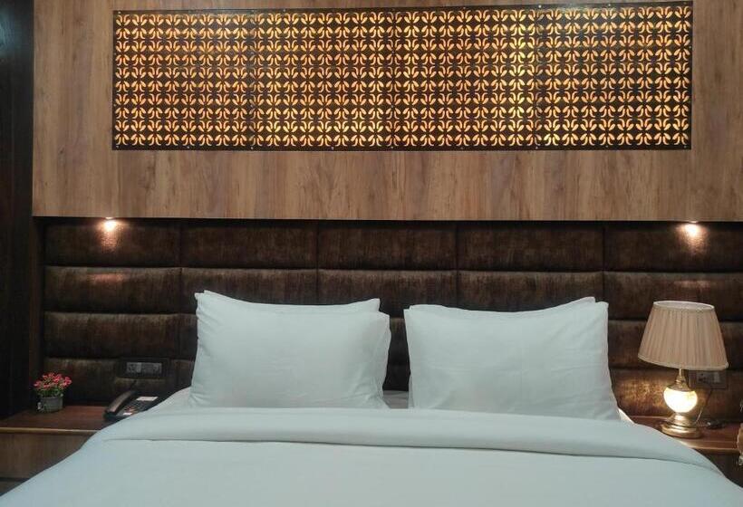 اتاق لوکس با تخت بزرگ, Aavas Inn