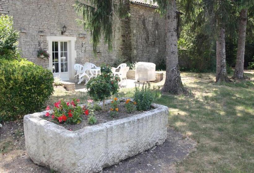 Дом 3 Спальни, Chateau De Mesnac