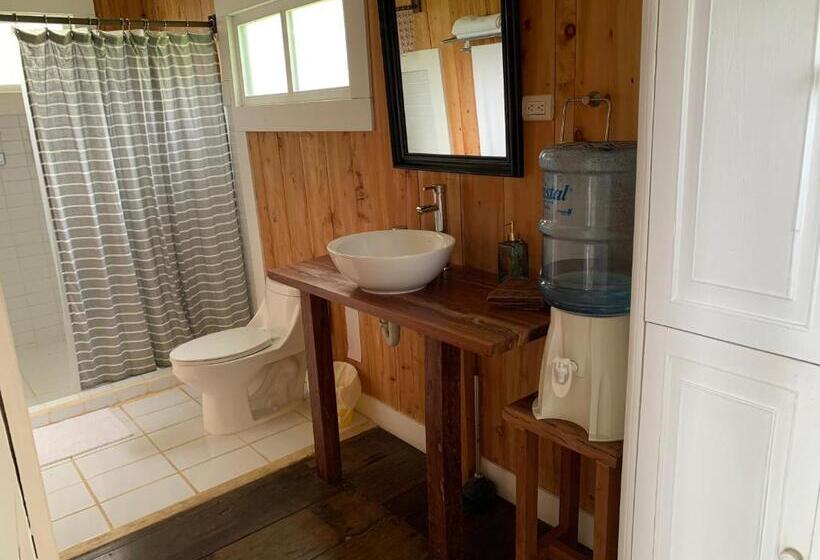 اتاق لوکس, The Lodge At Reventazon River Mountain Ranch