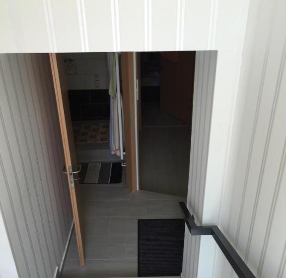 آپارتمان 2 خوابه, Varkerulet Apartman