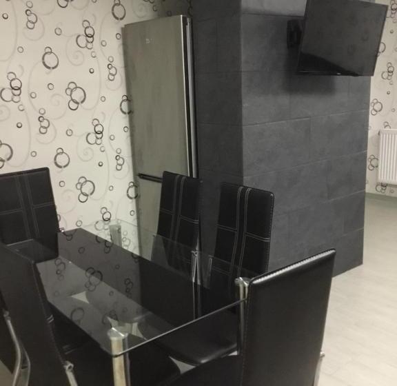 آپارتمان 2 خوابه, Varkerulet Apartman