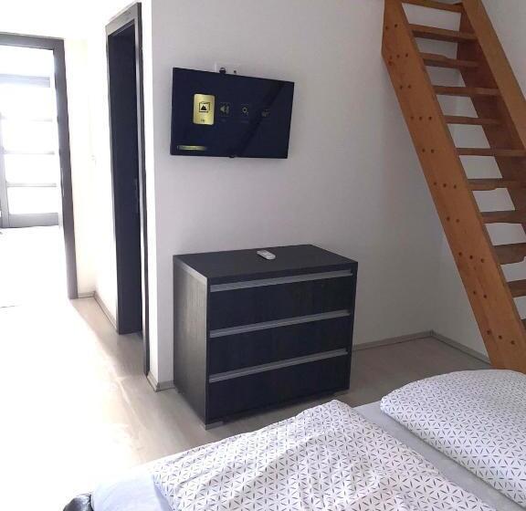 آپارتمان 1 خوابه, Varkerulet Apartman