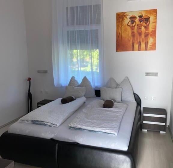 آپارتمان 1 خوابه, Varkerulet Apartman