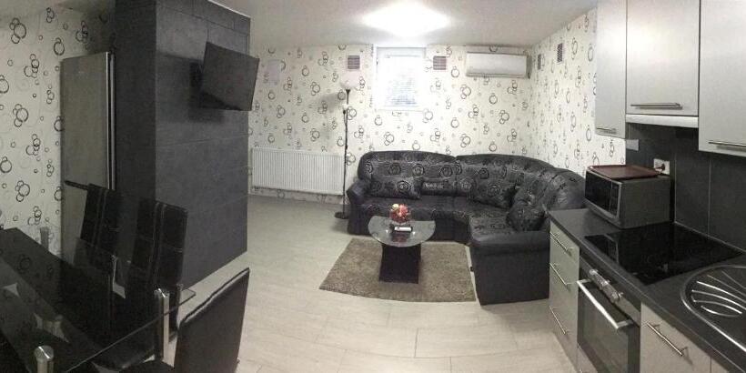 آپارتمان 2 خوابه, Varkerulet Apartman