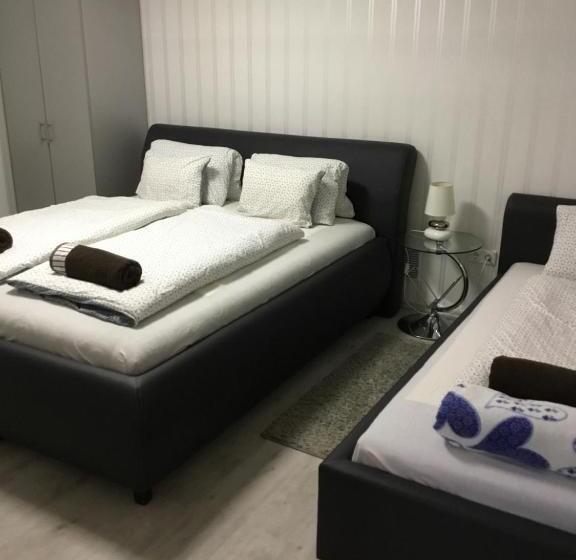 آپارتمان 2 خوابه, Varkerulet Apartman