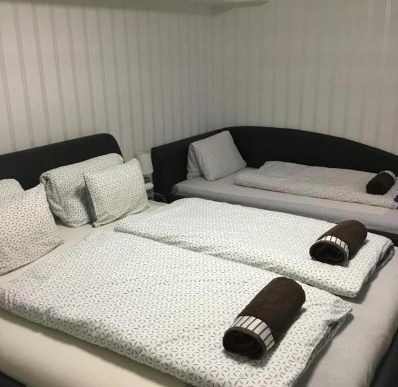 آپارتمان 2 خوابه, Varkerulet Apartman