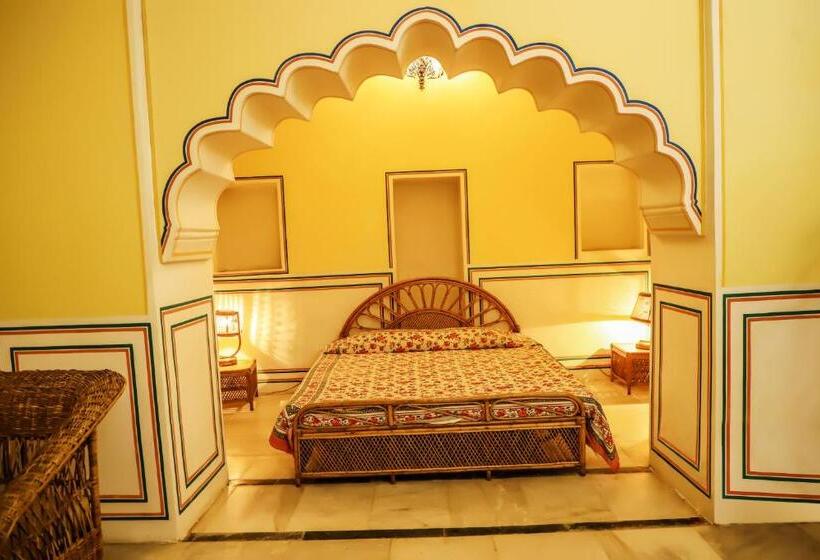 Номер Стандарт, Rajmahal Palace By Kanota Hotels Near Bisalpur Dam