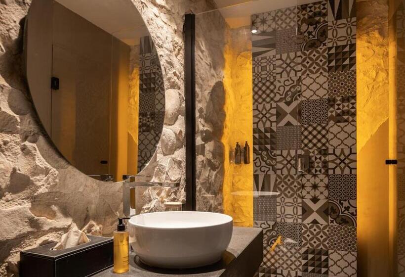 اتاق لوکس سه تخته, Pietra D'acqua Resort & Spa By Geocharme