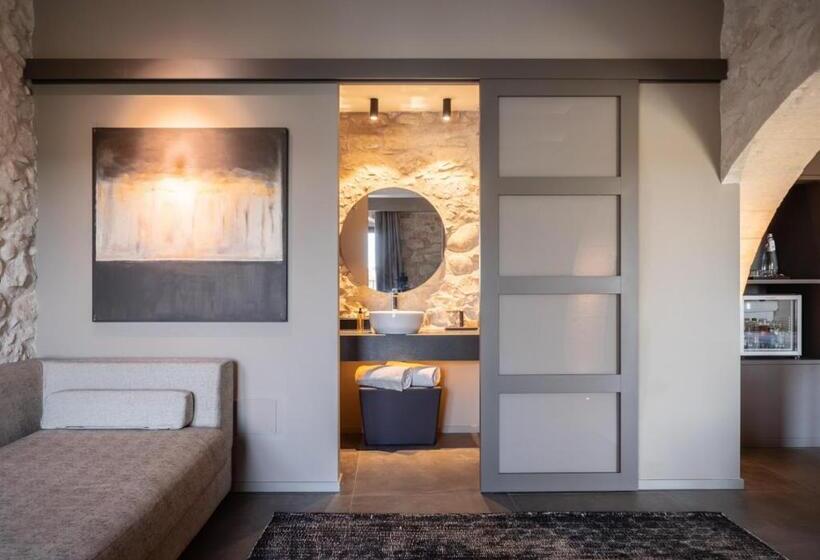 اتاق لوکس سه تخته, Pietra D'acqua Resort & Spa By Geocharme