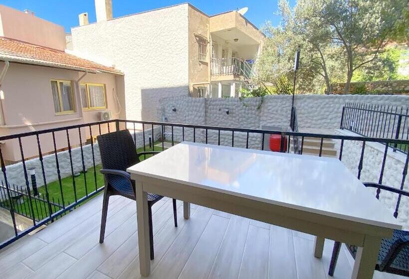 اتاق استاندارد سه تخته با چشم‌انداز باغ, Azize Palas Apart Otel