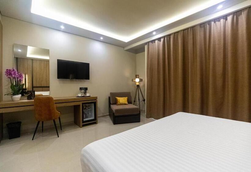 اتاق لوکس با بالکن و چشم‌انداز دریا, Kraal Hotel Vlore