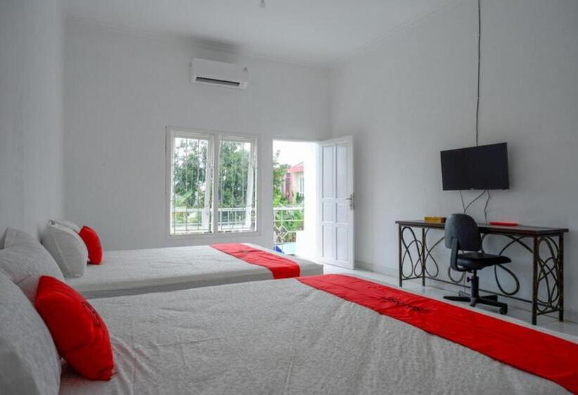 Семейный Номер, Reddoorz Syariah Near Ums Solo