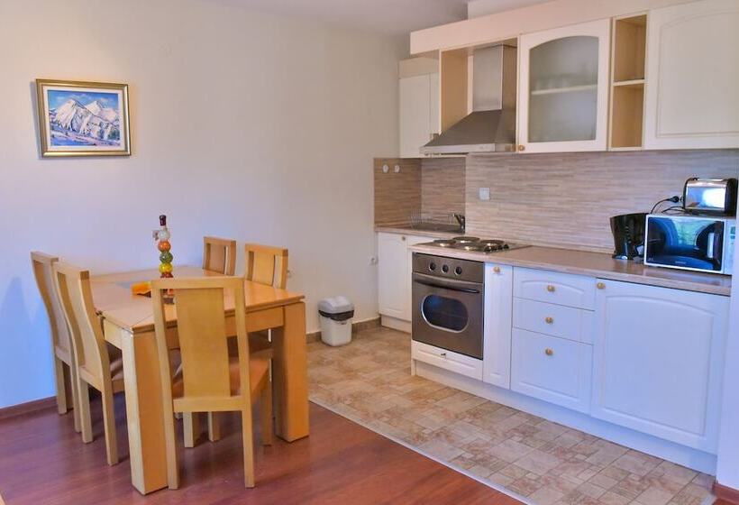 침실 2개 아파트, Bojur & Bojurland Apartment Complex