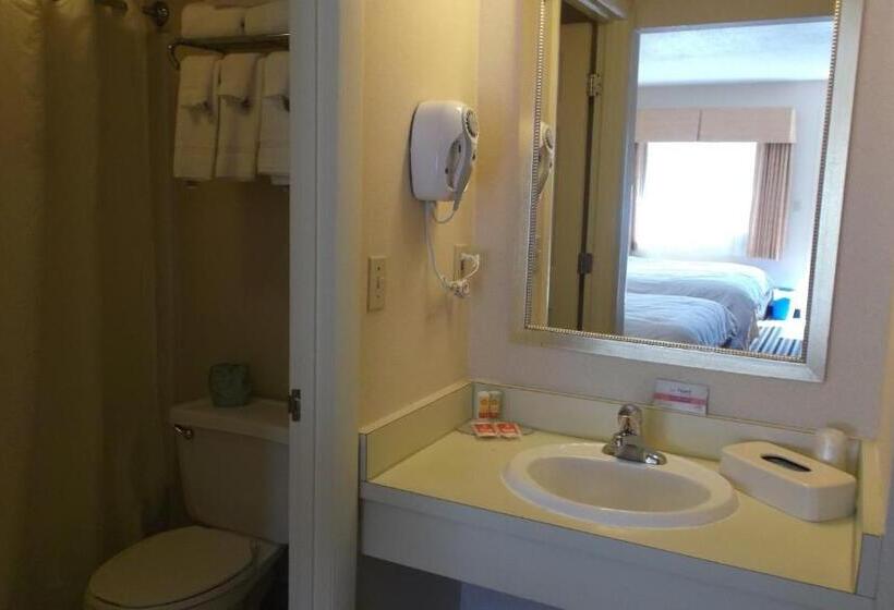 Номер Стандарт 2 Двуспальные Кровати, Econo Lodge Freeport  Brunswick Area