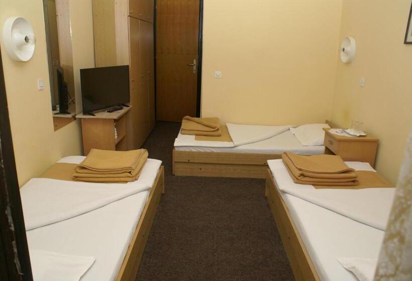 اتاق استاندارد سه نفره, B&b Izvor