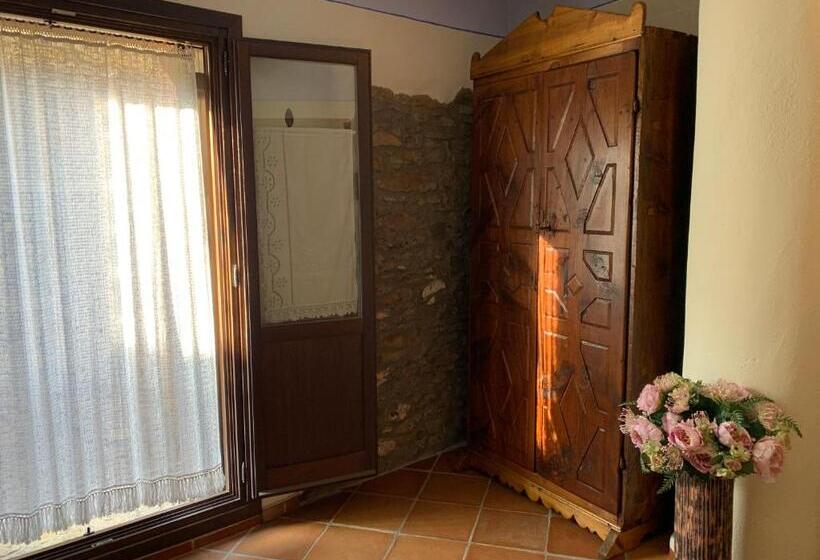 اتاق استاندارد سه نفره, Caserío De Fatás