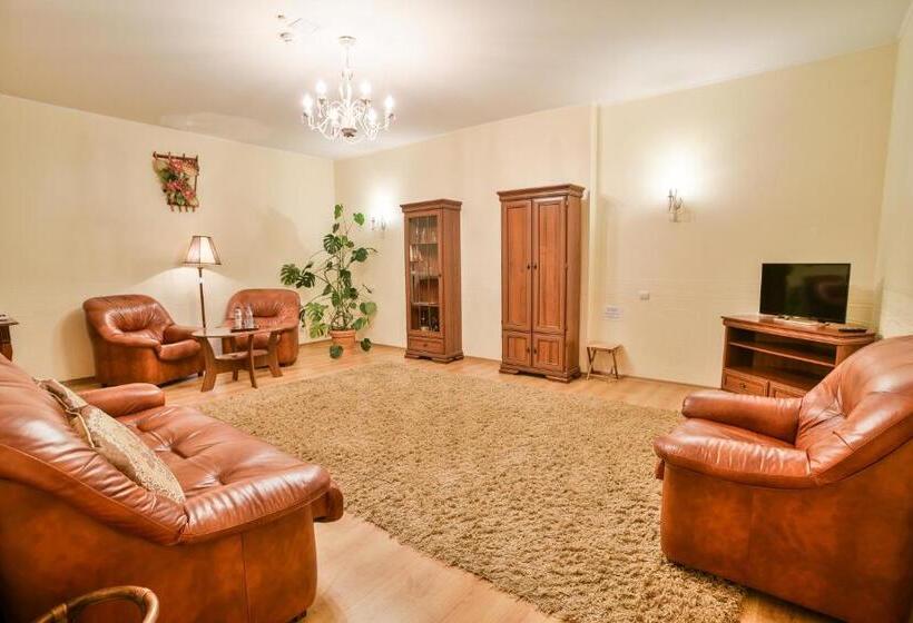 سوییت لوکس, Dinaburg Spa